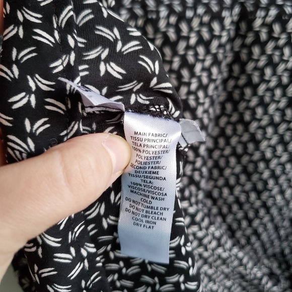 LOFT Black & White Monochrome Graphic Patterned Boxy Business Casual Blouse Top - Picture 11 of 16